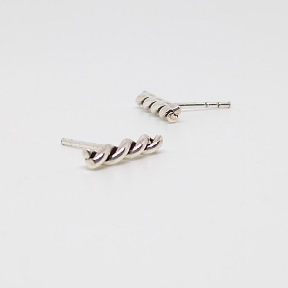 SALE‼️NEW Small S925 Oxidized Twist Bar Minimalist Stud Earrings - Picture 5 of 6